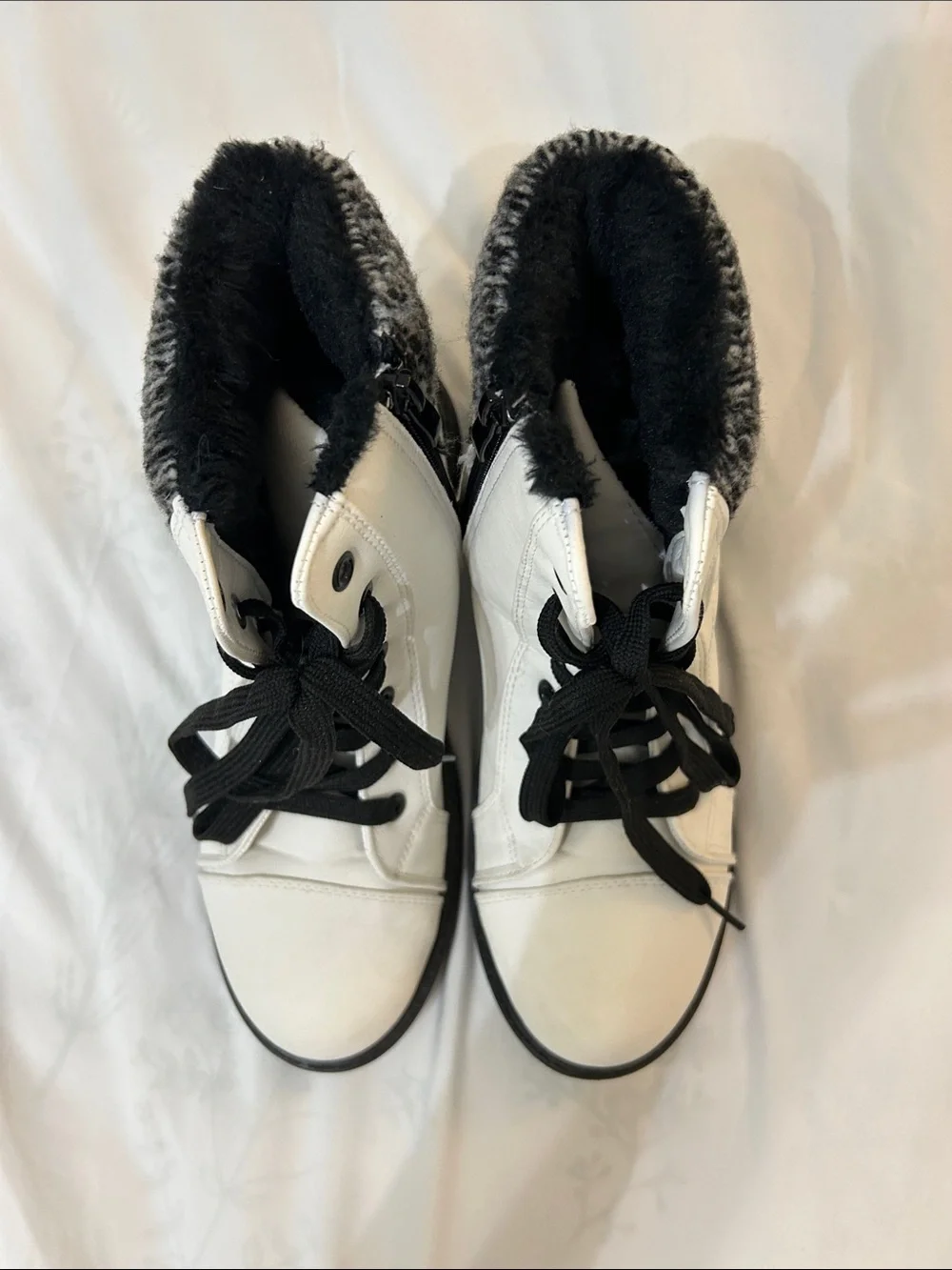 Women's White Lace-Up Faux Fur Collar Ankle Boots